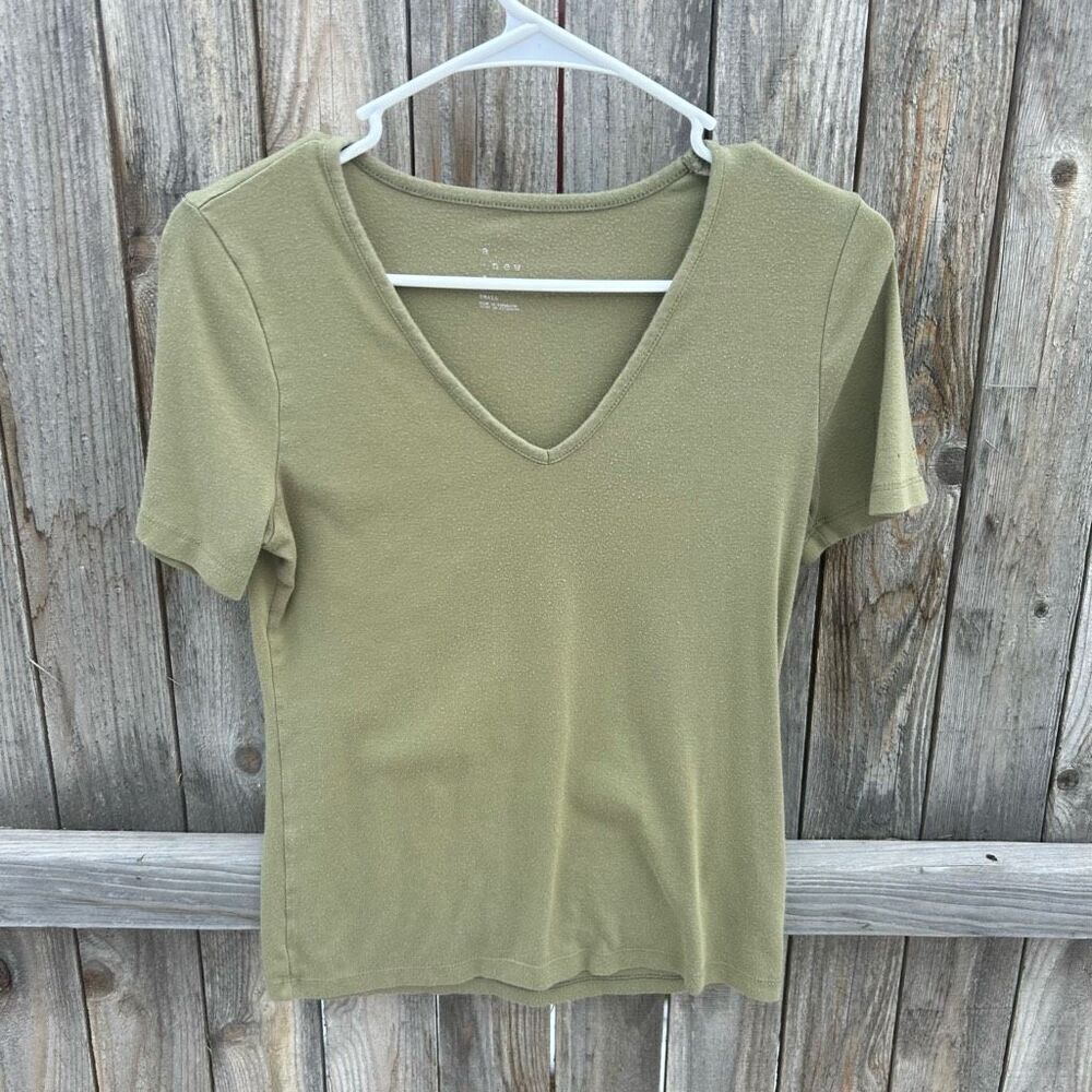 A new day t-shirt v-neck short sleeve size small